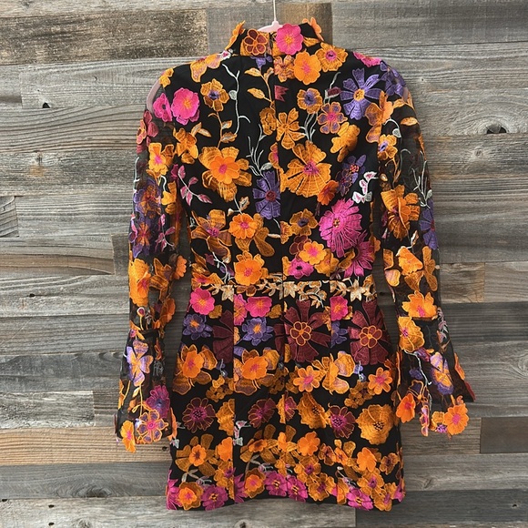 Elliatt Alessandra Long-sleeve Mini Dress Orange Multi Appliqué Size Small NWT - Picture 9 of 14